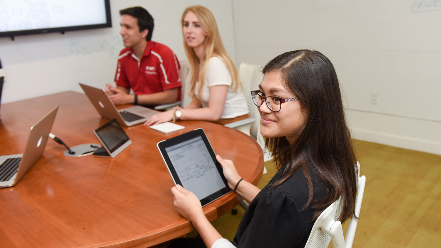 students on Ipad - Academics - College of Natural Resources at NC State University